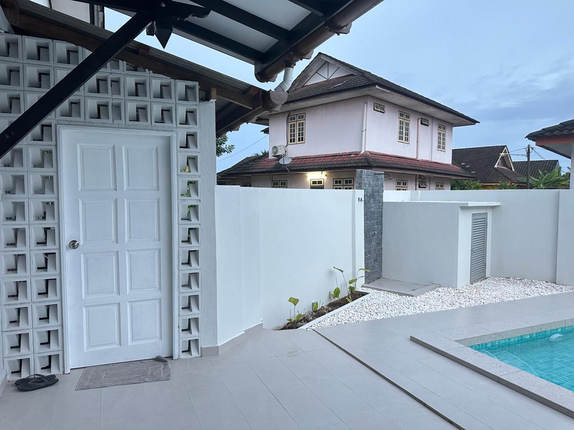 Home In Terengganu With Private Pool Kuala Terengganu Ngoại thất bức ảnh